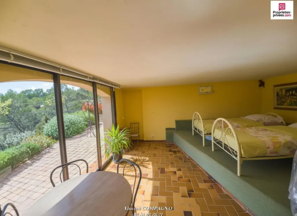 Chambres - Villa pied dans l'eau avec port privé près du lac d'Esparron