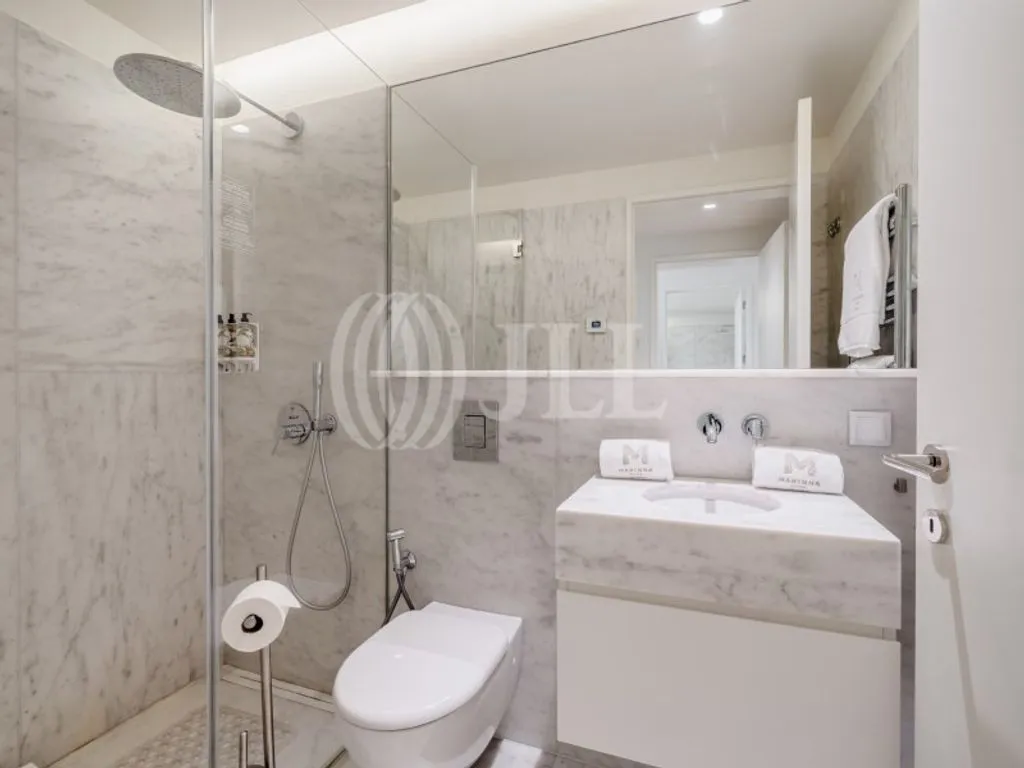 Salles de bain - Luxury Flat with Balcony Views in Quinta da Marinha