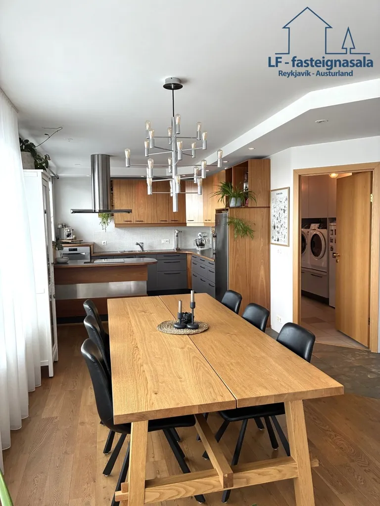 Sala da pranzo - Triplex with Spacious Balconies in Egilsstaðir