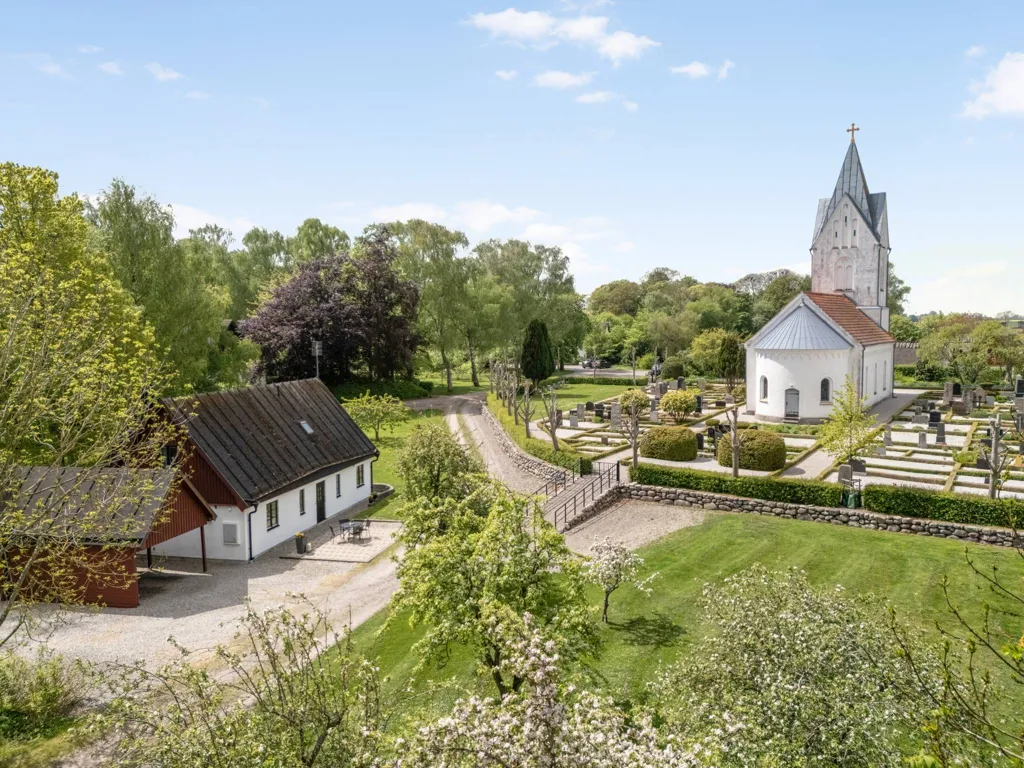 Õhuvaade - Traditional-Style Villa in Äspö Kyrkby