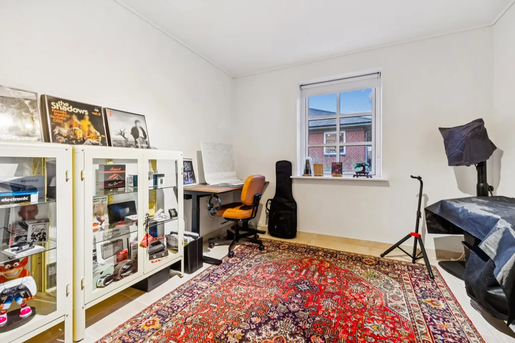 Bureau - Brick Villa near Forest in Hjallerup