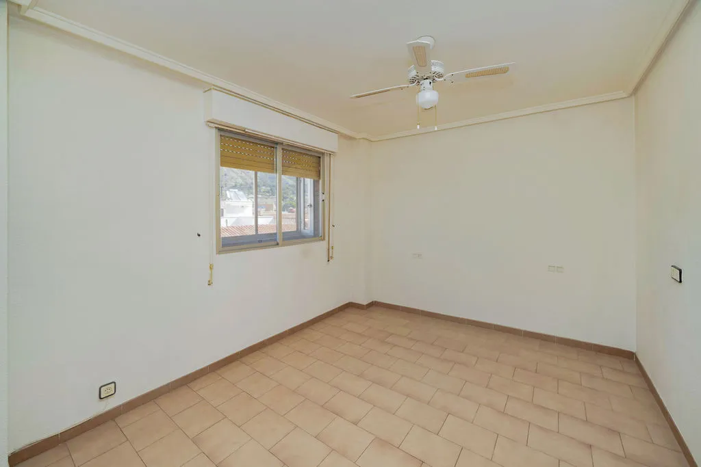 Pièces - Three-Bedroom Flat in Petrer Centre