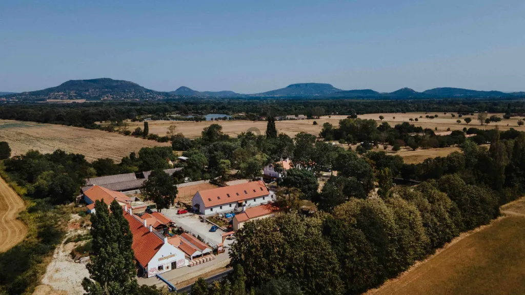 Vista aerea - Restaurant with Accommodation in Nemesvita