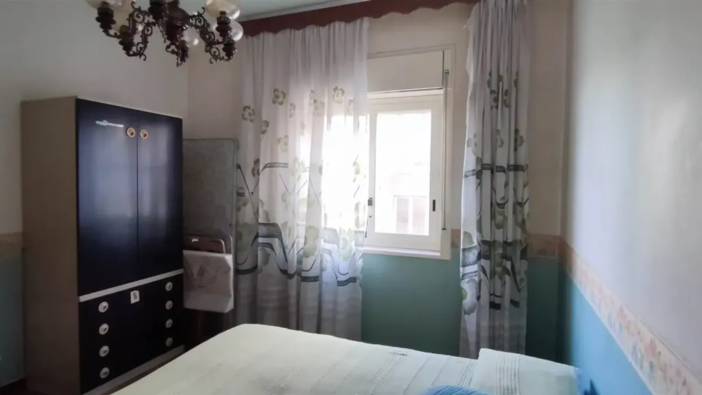 Chambres - Appartement 6 pièces à IT