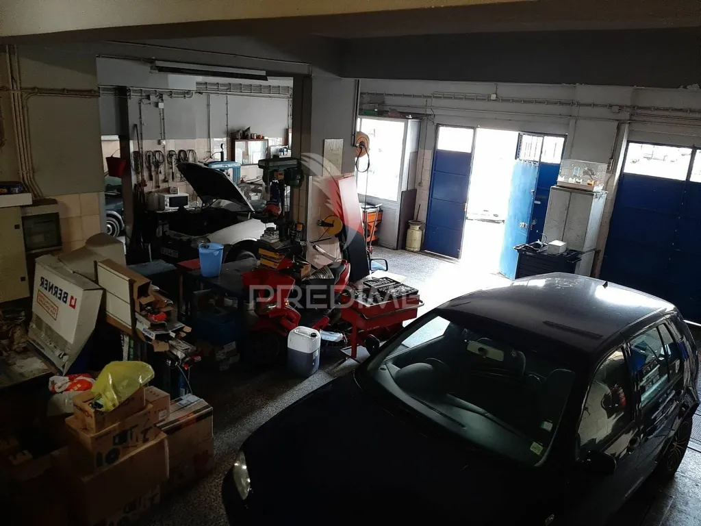 Garage - Mechanic Workshop with Established Clientele in Seixal