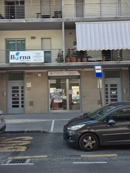 Välivaade - Commercial Space with Dual Access in Battipaglia