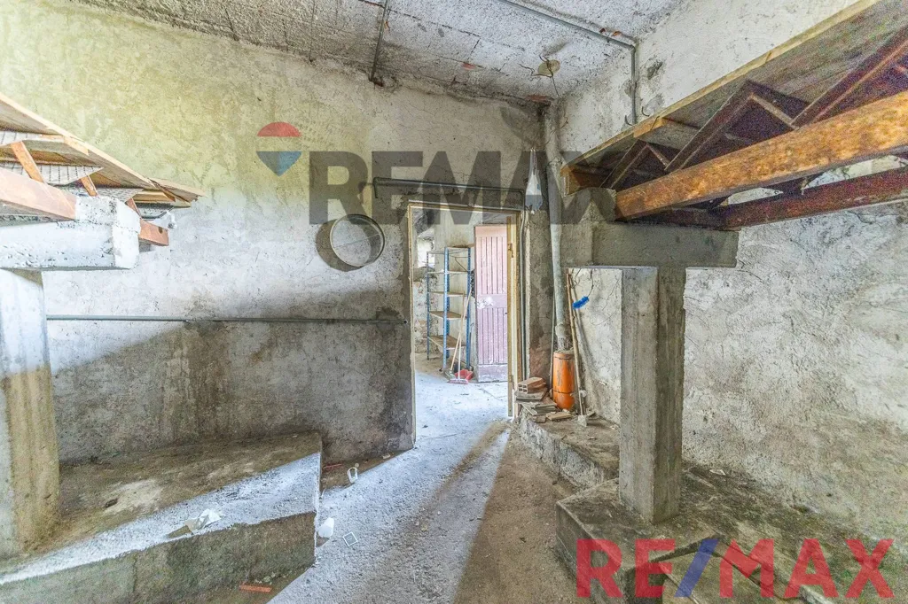 Pièces - Apartment with 50m² Cellar in Sonnino