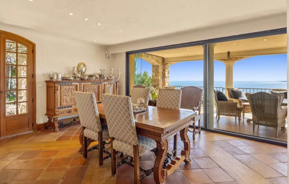 Söögituba - Provençal Villa with Sea View in Cannes