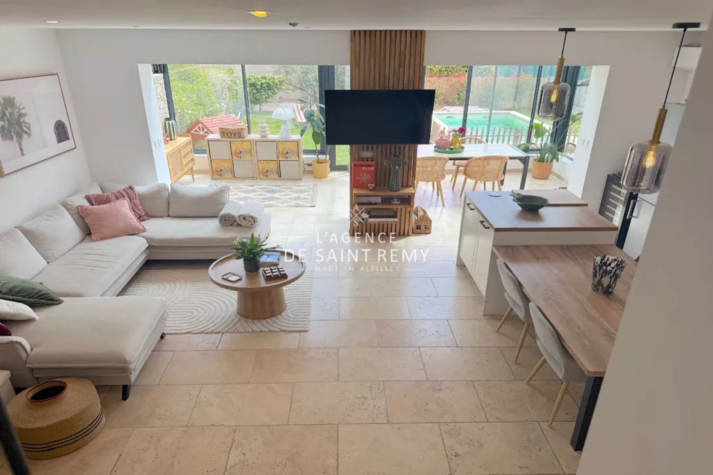 Living Room - Charming Villa with Veranda in Mollégès