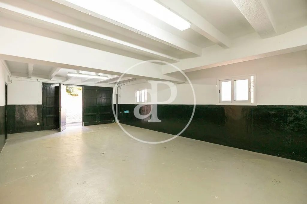 Garage - Luxury Villa with Pool in Sant Andreu de Llavaneres