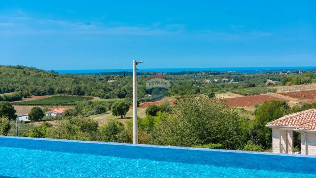 Piscine - Luxury Villa with Infinity Pool in Vižinada