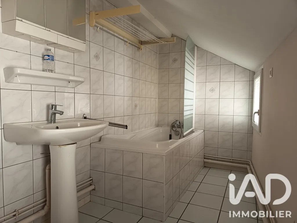 Bagni - Mixed-Use Building with Commercial Space in Gray