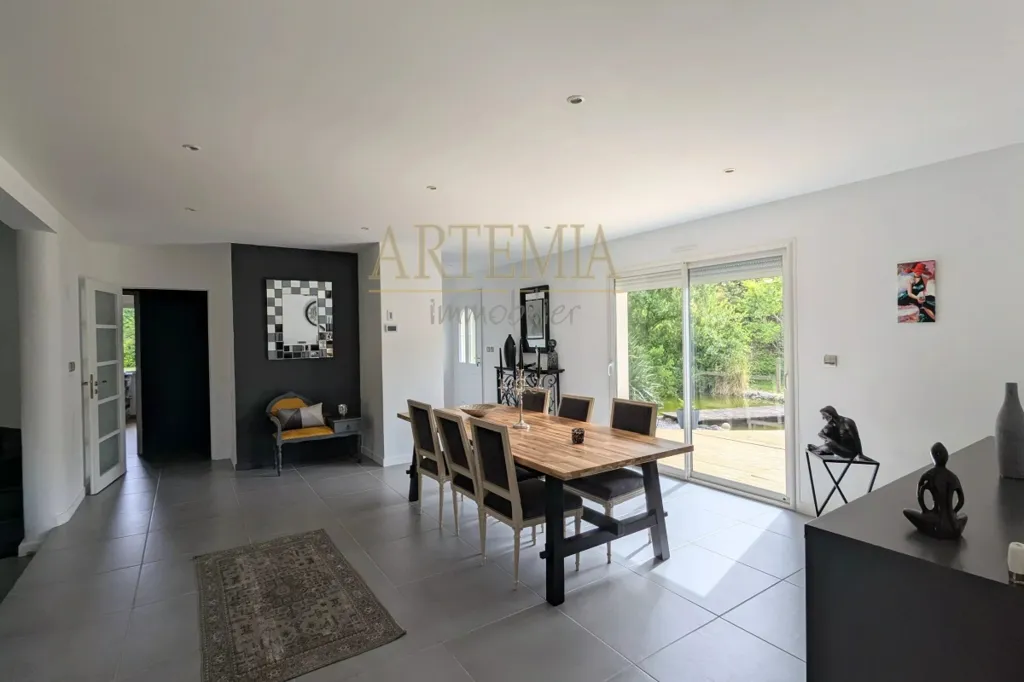 Sala da pranzo - Spacious House with Pool in Private Setting