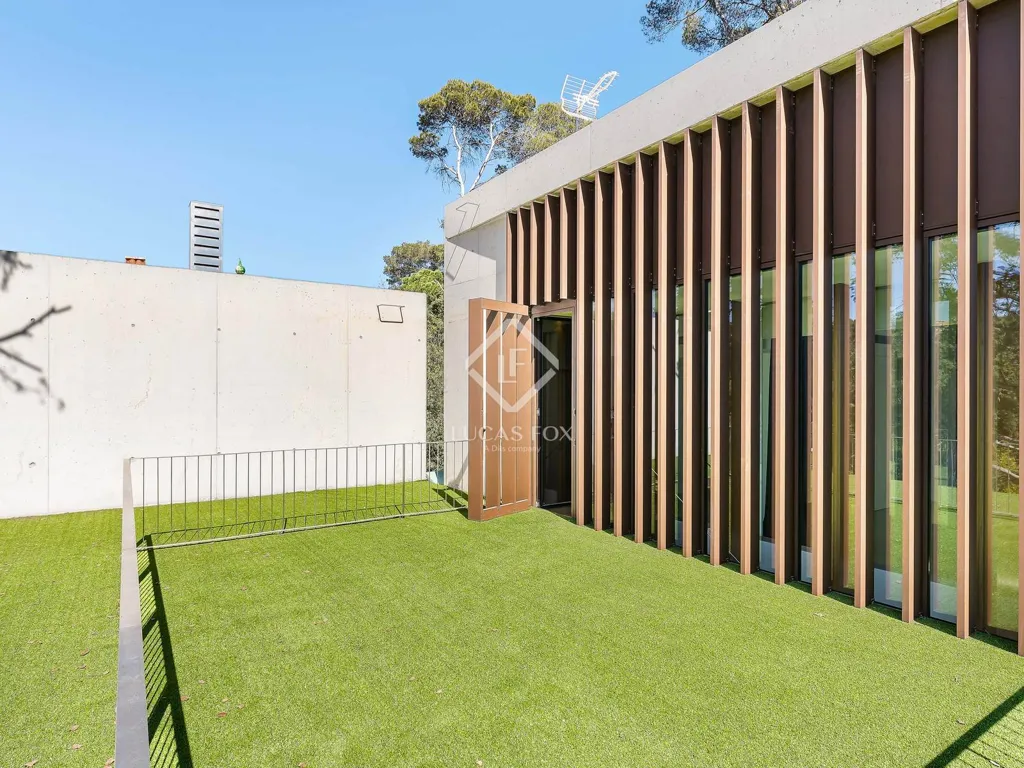 Aed - Minimalist Villa with Infinity Pool in El Golf, Sant Cugat