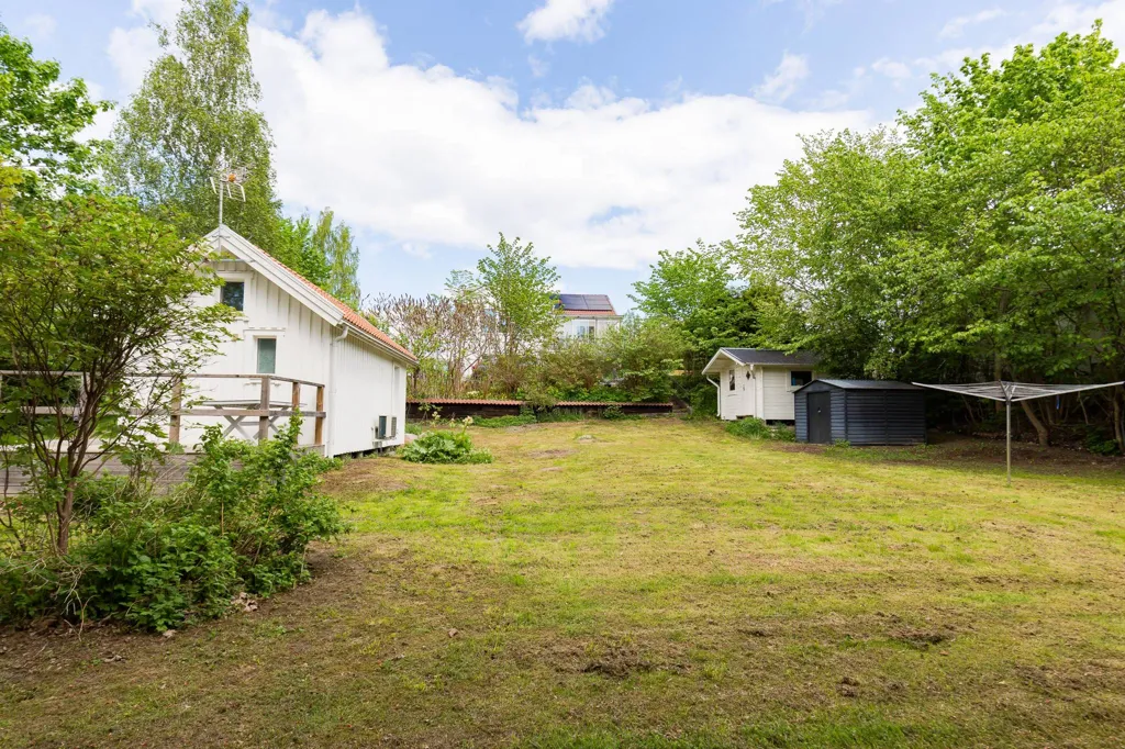 Garden - Central Villa with Rental Potential in Märsta