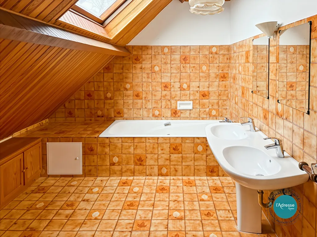 Salles de bain - Maison d'Architecte avec Jardin à Mennecy