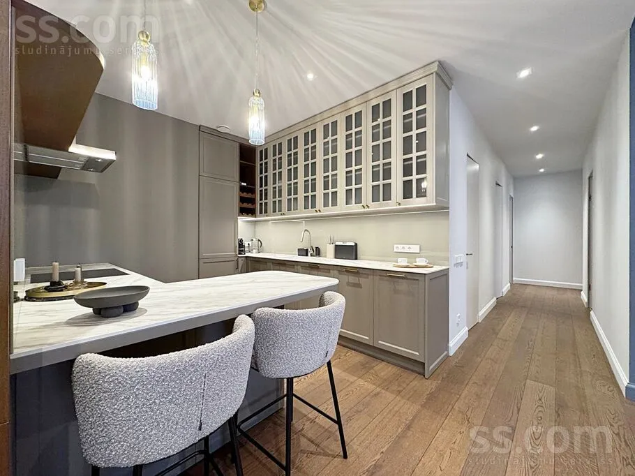 Cuisine - Luxury 4-Bedroom Apartment with Balcony in Riga Centre