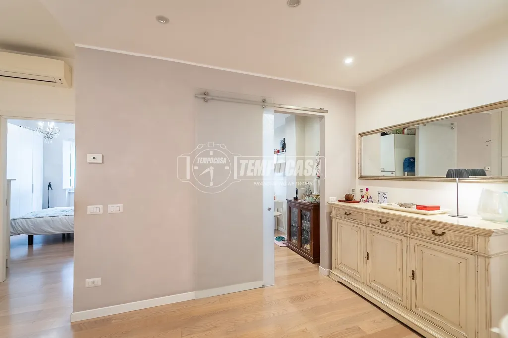 Esik - Ristruttured Flat with Balcony in Nomentano, Rome