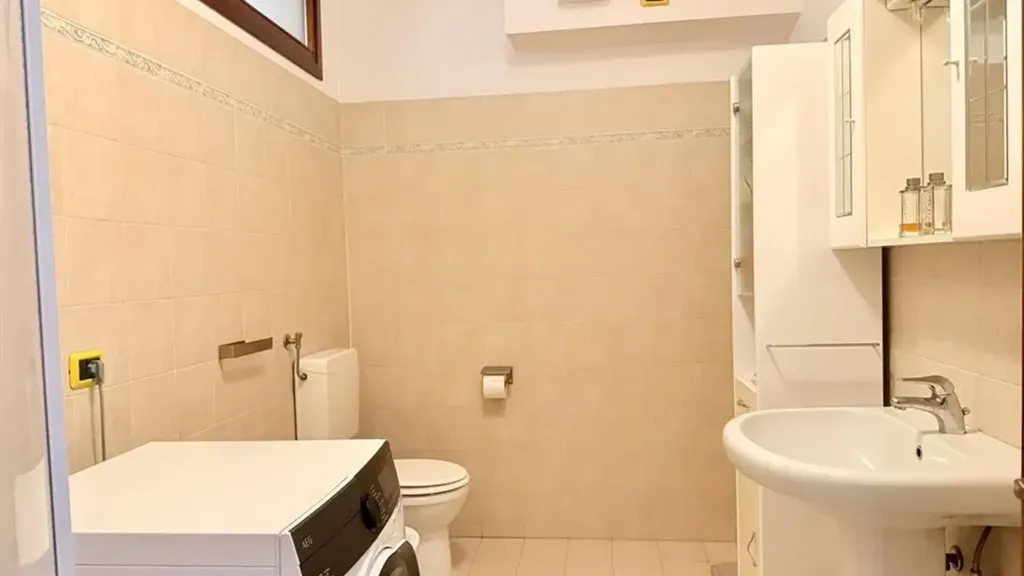 Salles de bain - Armed Studio with Garage in Faenza