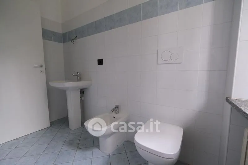 Vannitoad - Commercial Space with Garden in Asti