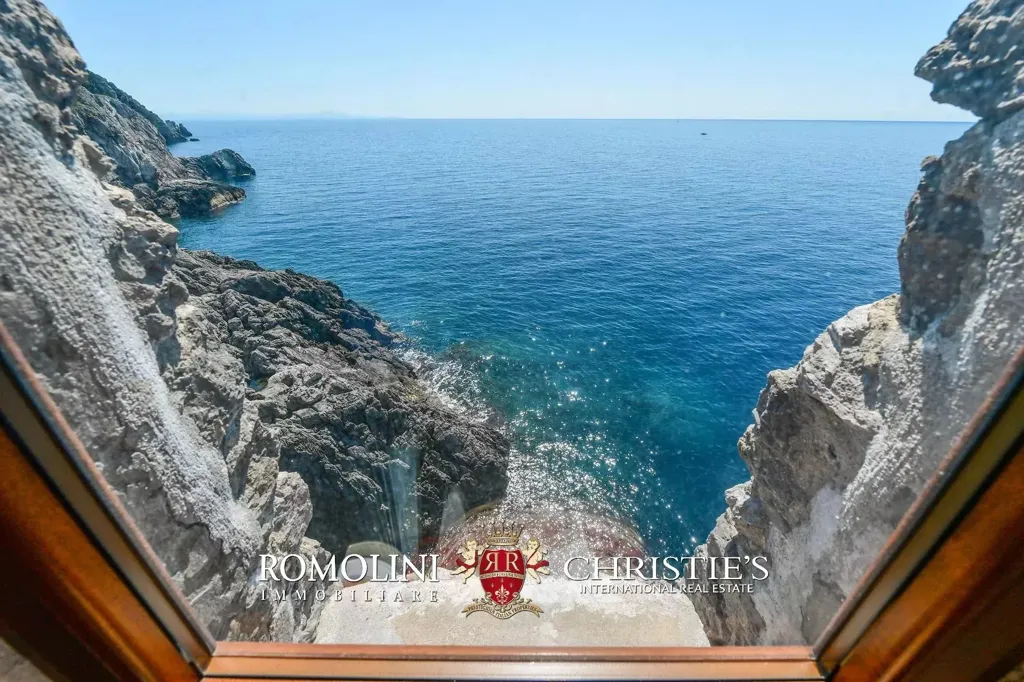 Toad - Waterfront Villa with Sea Access on Amalfi Coast