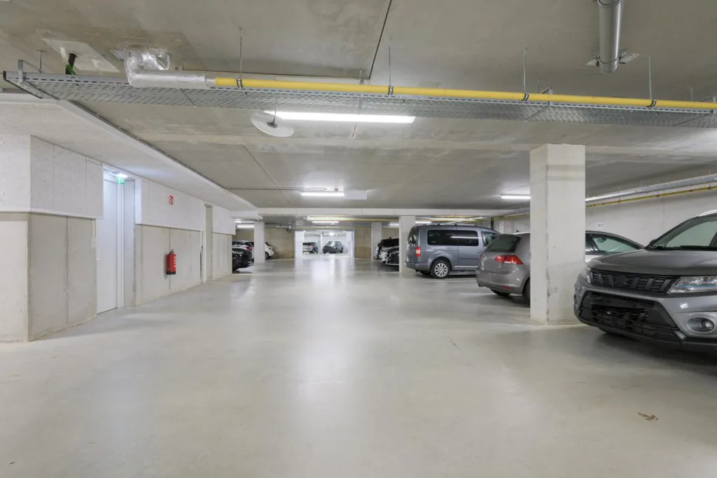Garage - Luxury Waterfront Apartment in Doetinchem