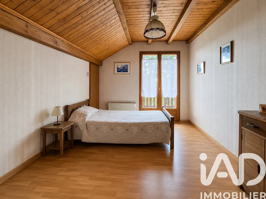 Magamistoad - Character House with Mountain View in Evires