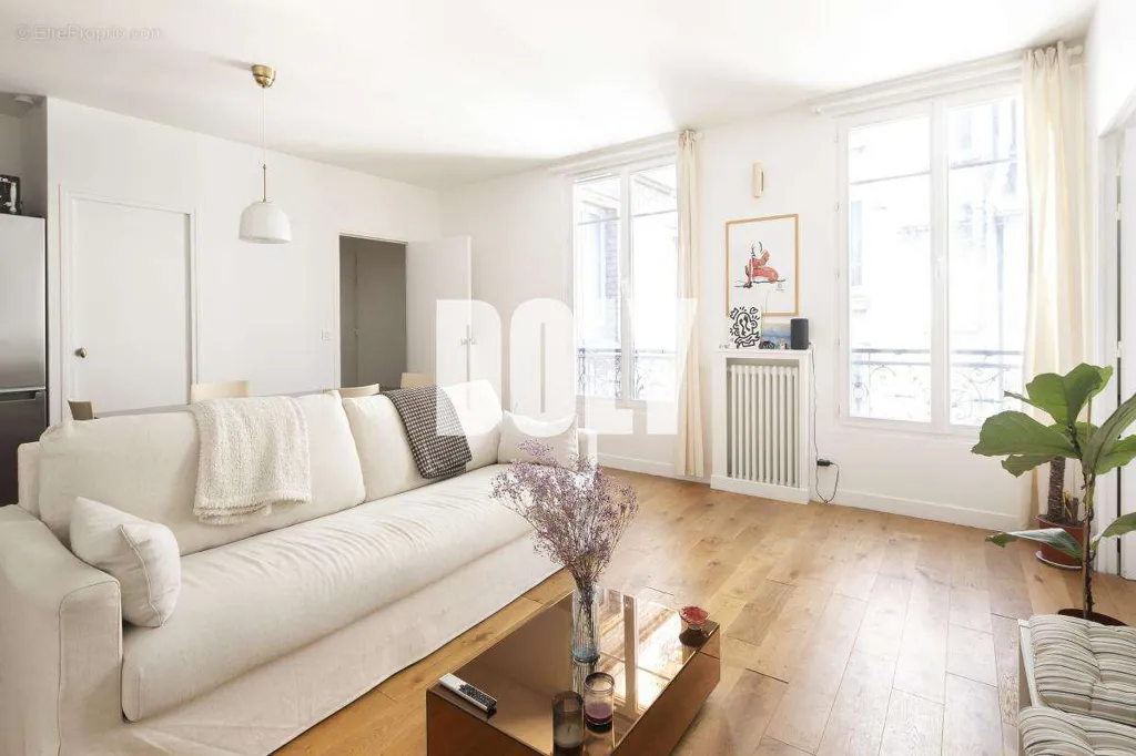 Séjour - Appartement Rénové dans le Quartier Croulebarbe à Paris