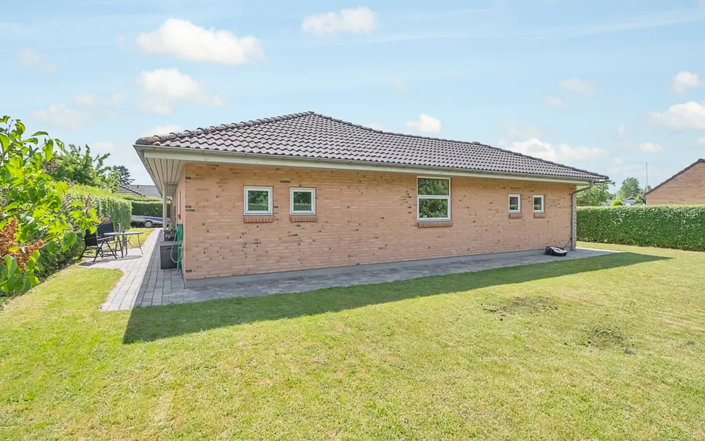 Välivaade - Spacious Villa with Garden in Skæring