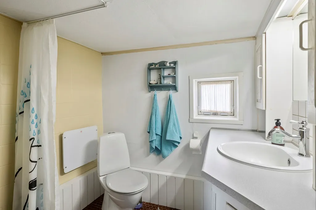 Salles de bain - Maison 6 pièces à Harboøre
