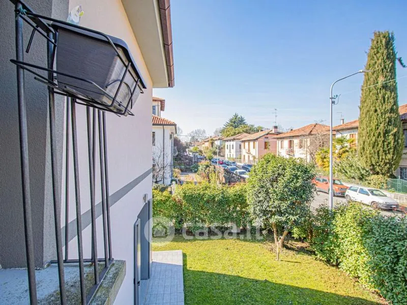 Jardin - Rearranged Bifamiliar with Garden in Udine