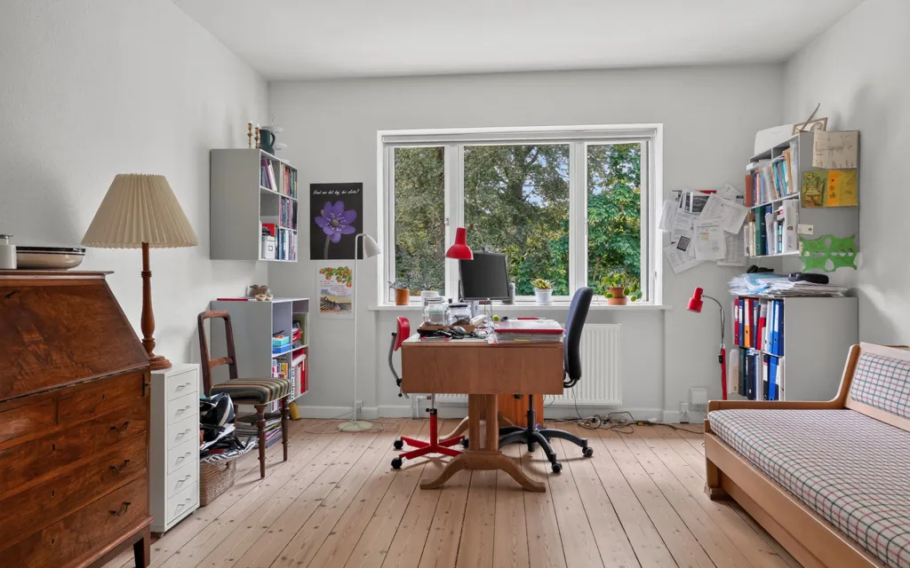 Bureau - Classical Villa near Smørhullet in Helsingør