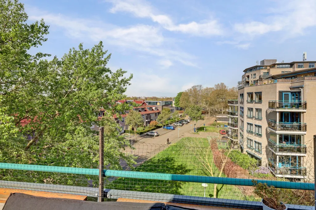 Balcone - Modernised 3-Bedroom Apartment with Balcony in Westerpark
