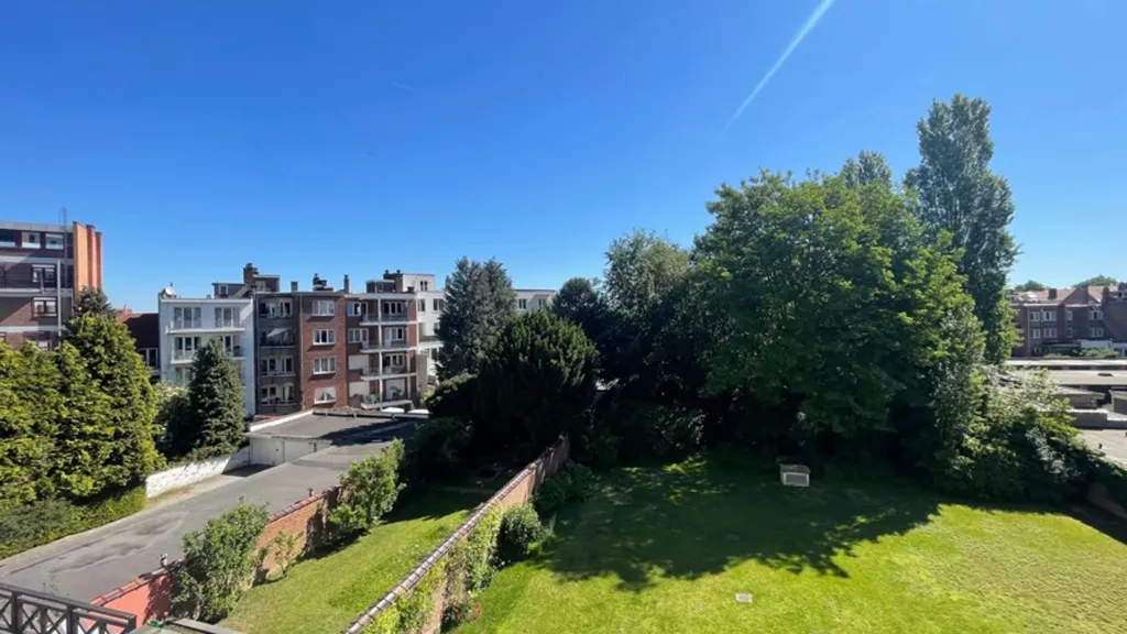 Aed - Bright Apartment with Terrace in Schaerbeek