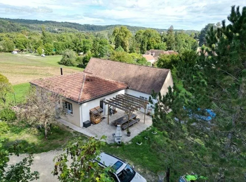 Vue aérienne - Maison rénovée avec jardin en Périgord noir