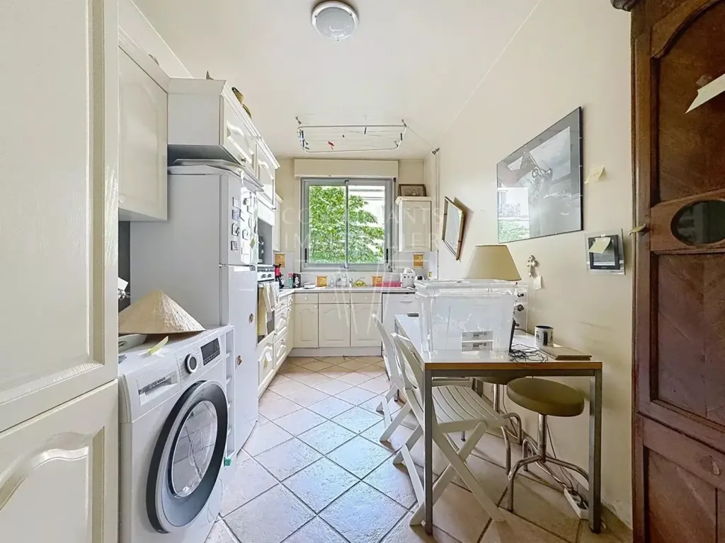 Buanderie - Appartement de 3 Pièces à Rénover avec Balcon à Paris 16ᵉ