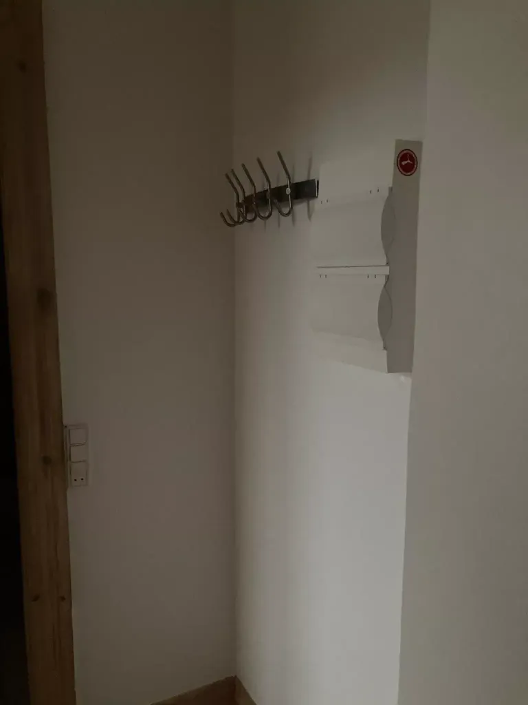 Esik - Spacious 2-Bedroom Flat with Garden in 5300