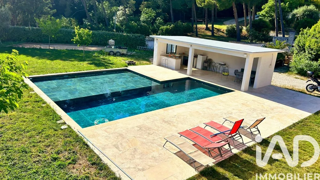 Piscine - Villa Contemporaine avec Vue Panoramique à Gémenos