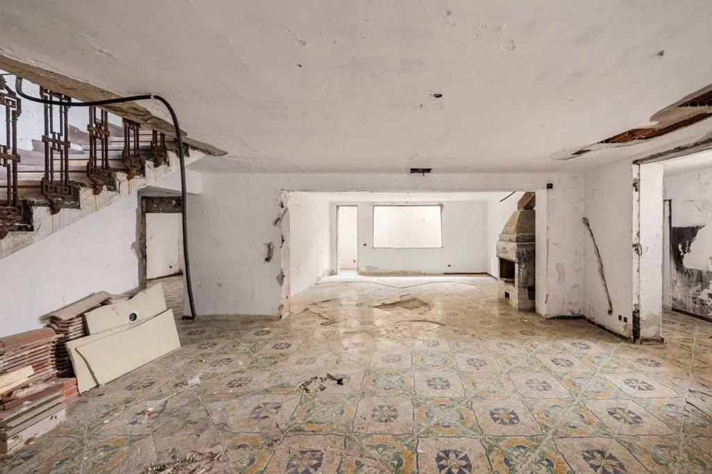 Pièces - Beachfront Villa with Historic Character in Palermo