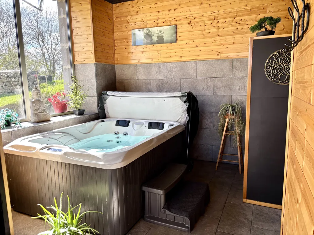 Toad - Holiday Cottages with Pool in Haute-Loire
