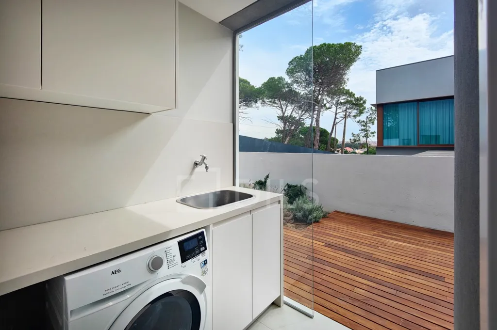 Lavanderia - 4-Bedroom House with Pool in Estoril