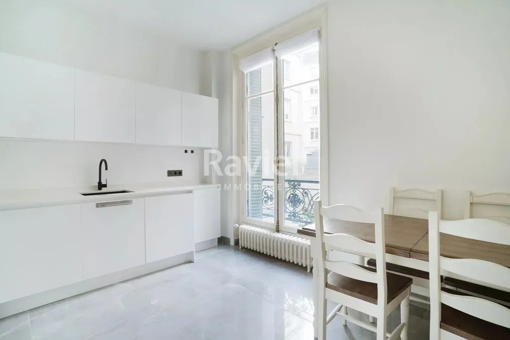 Cuisine - Appartement 6 Pièces avec Ascenseur à Paris 17ème