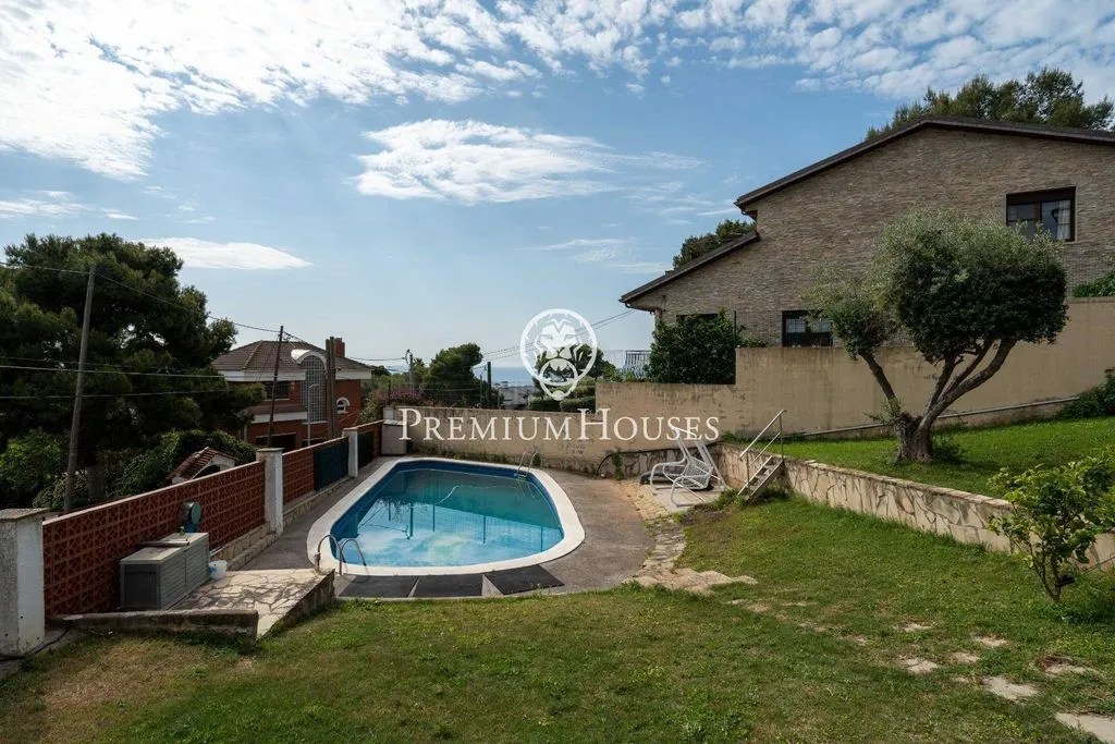 Piscina - Luxury House with Pool in Castelldefels