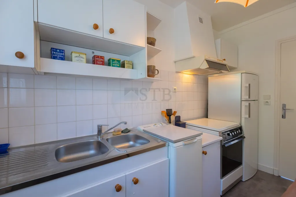 Cucina - Bright Apartment with Balcony in Privas