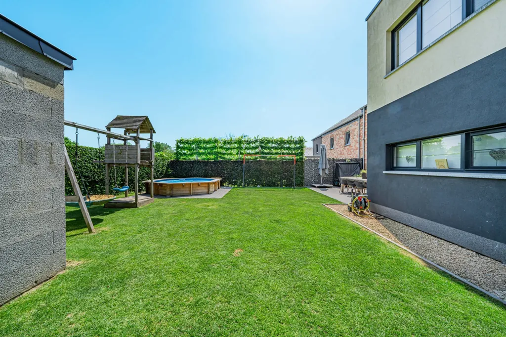 Giardino - House with Pool in Haillot