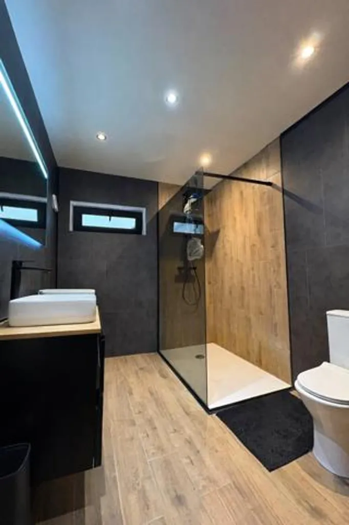 Bagni - House with Solar Panels in Courcelles