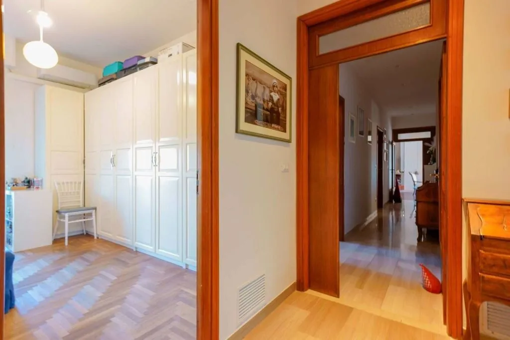 Esik - Penthouse with Large Terrace in Bologna