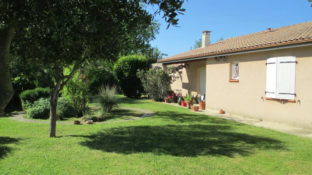 Jardin - Villa de Plain-Pied avec Garage à Auterive