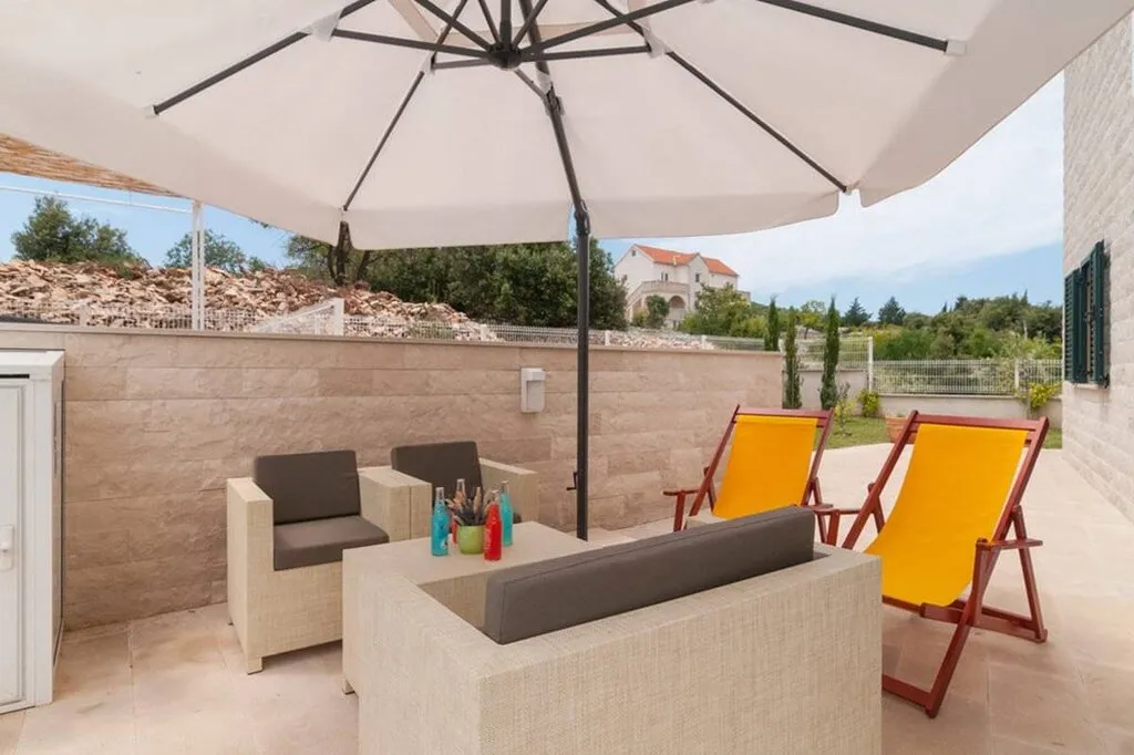Terrass - Traditional Villa with Pool in Postira, Brač