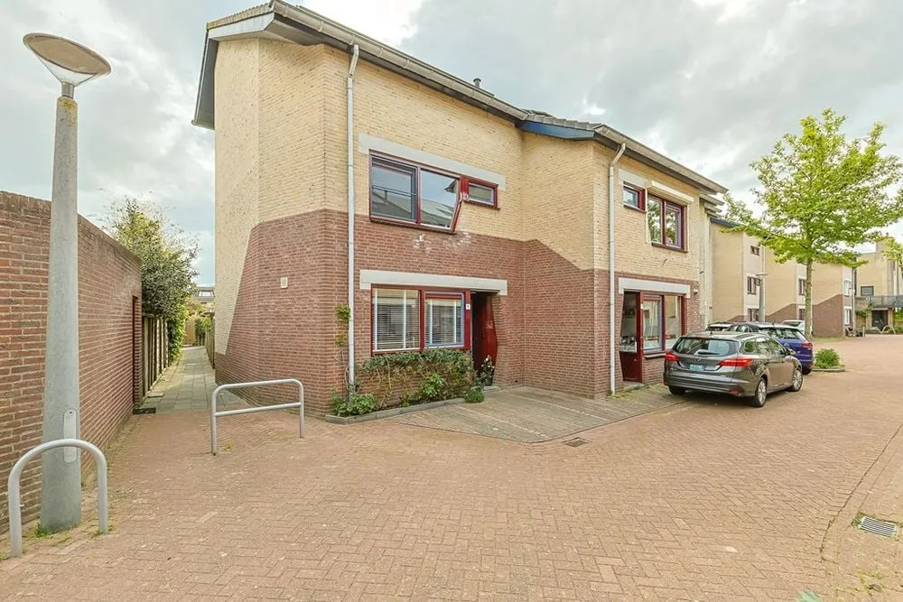 6-room house in Alphen Aan Den Rijn